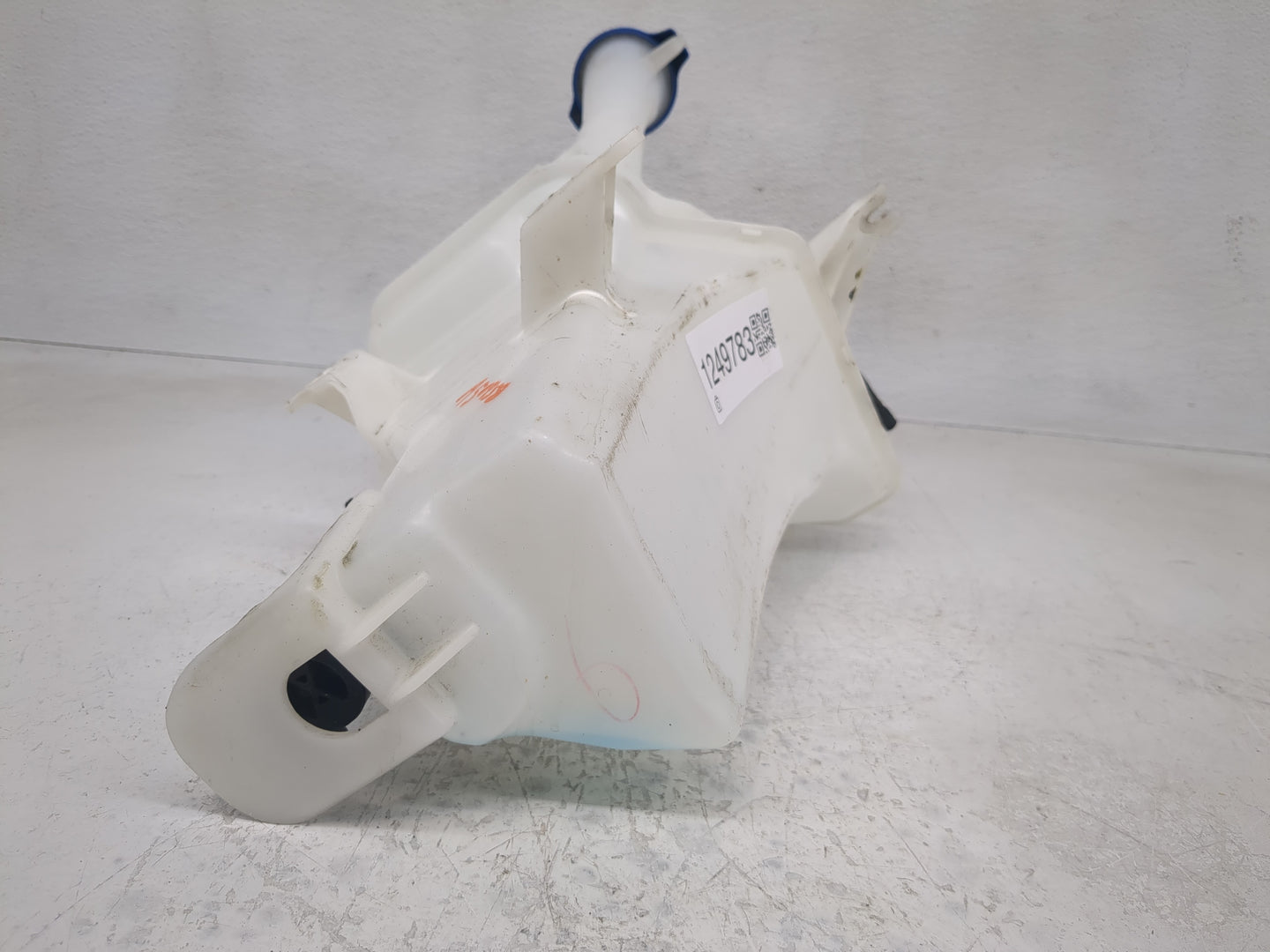 2014-2016 Hyundai Elantra Windshield Washer Fluid Reservoir Bottle Oem - Oemusedautoparts1.com
