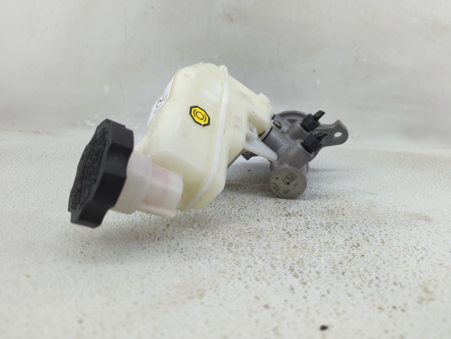 2011-2016 Hyundai Elantra Brake Master Cylinder - Oemusedautoparts1.com