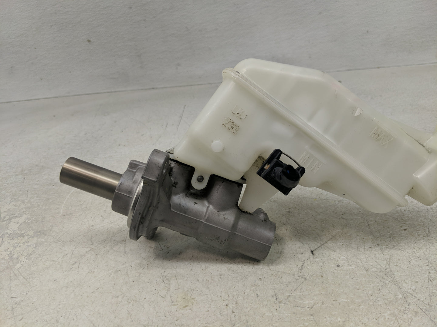 2011-2016 Hyundai Elantra Brake Master Cylinder - Oemusedautoparts1.com