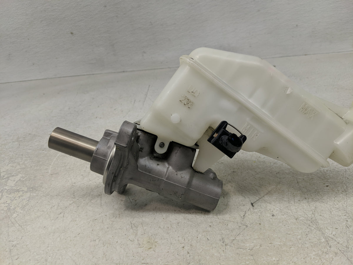 2011-2016 Hyundai Elantra Brake Master Cylinder 1310777 - Oemusedautoparts1.com