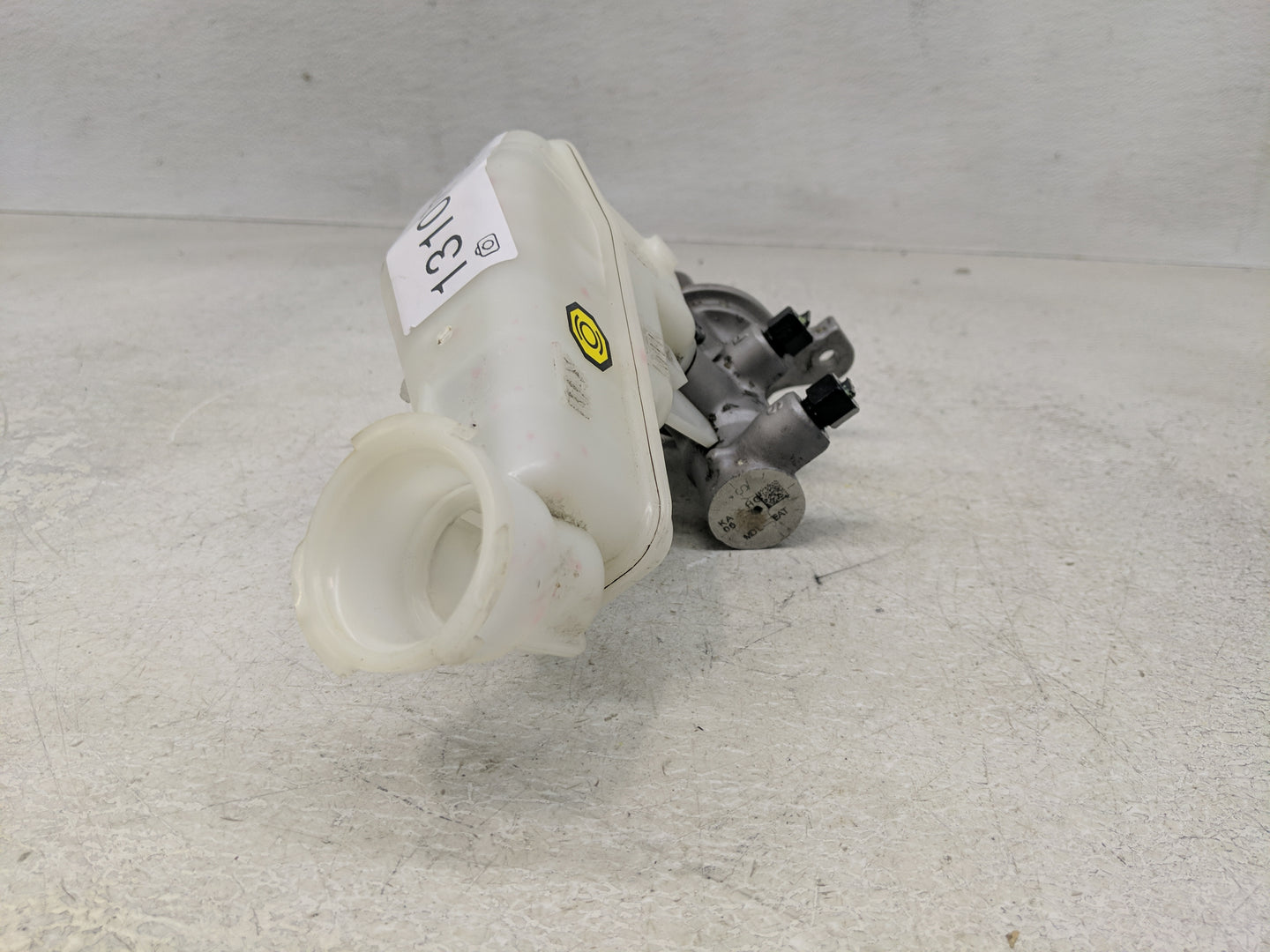 2011-2016 Hyundai Elantra Brake Master Cylinder 1310777 - Oemusedautoparts1.com