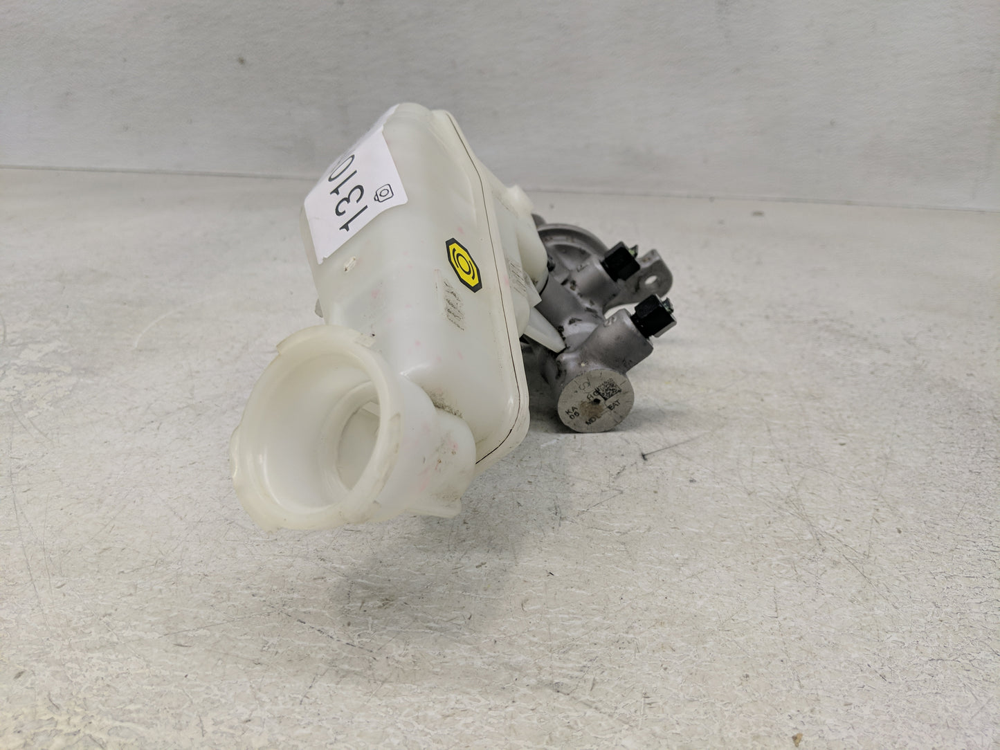 2011-2016 Hyundai Elantra Brake Master Cylinder 1310777 - Oemusedautoparts1.com