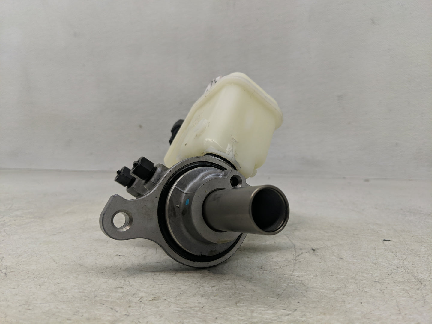 2011-2016 Hyundai Elantra Brake Master Cylinder - Oemusedautoparts1.com