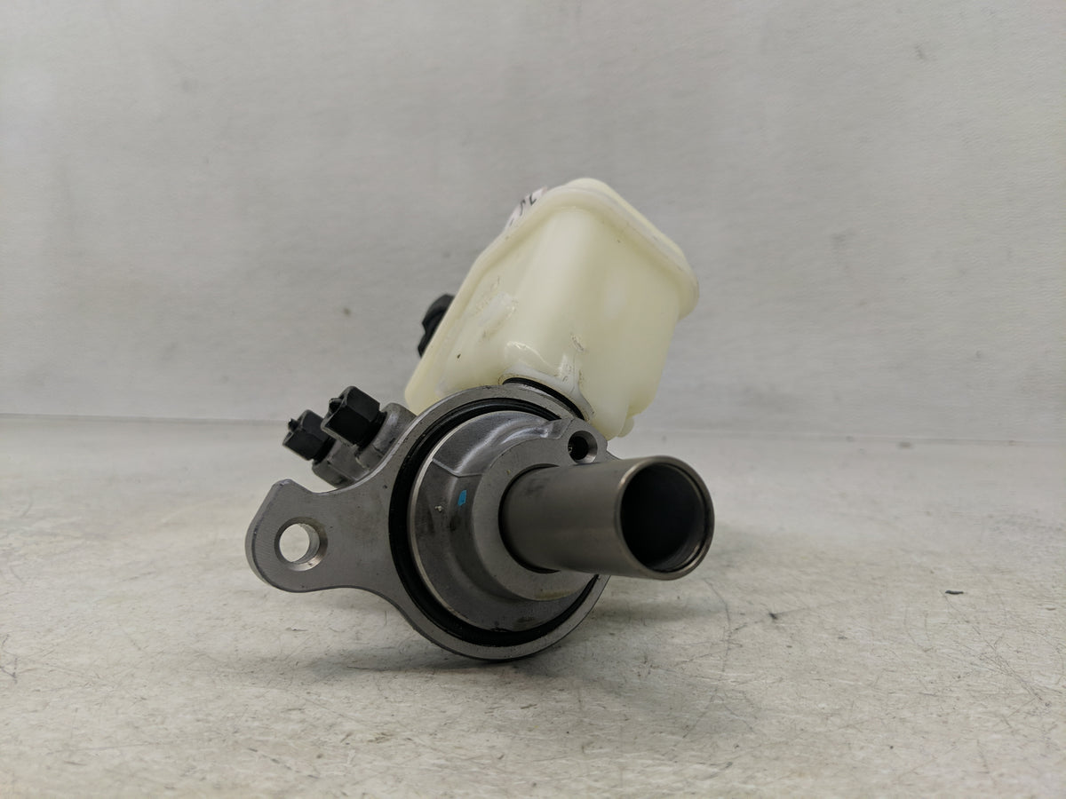 2011-2016 Hyundai Elantra Brake Master Cylinder 1311262 - Oemusedautoparts1.com