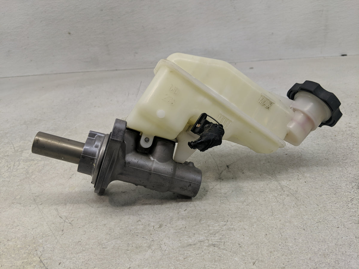 2011-2016 Hyundai Elantra Brake Master Cylinder 1311262 - Oemusedautoparts1.com