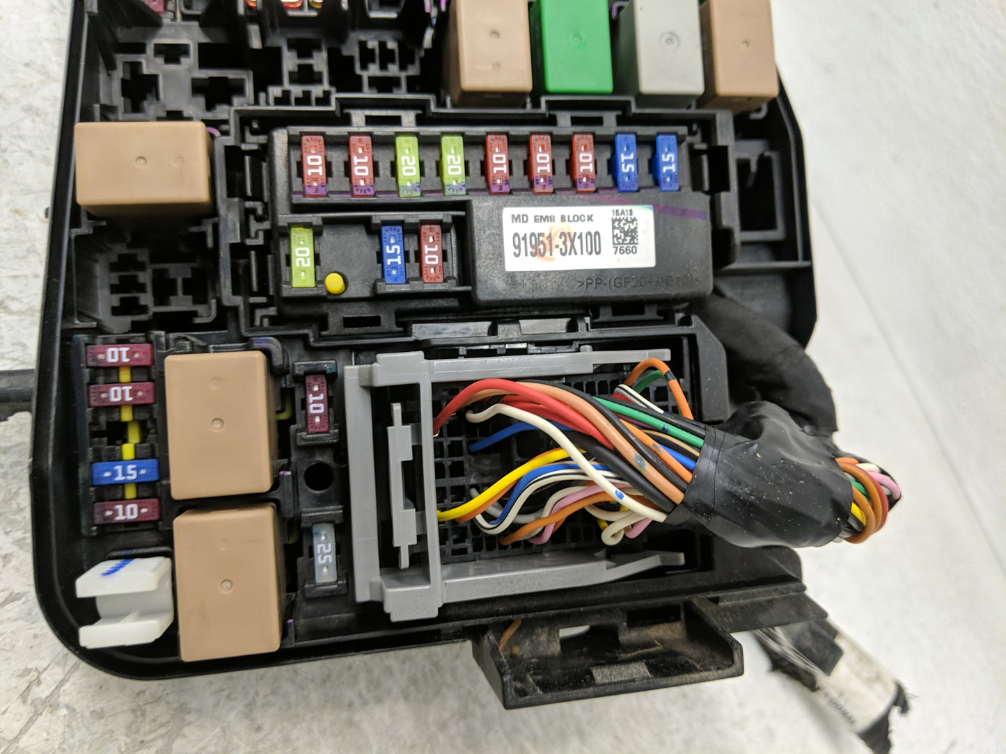 2014-2016 Hyundai Elantra Fusebox Fuse Box Panel Relay Module P/N:91951-3X710 Fits Fits 2014 2015 2016 OEM Used Auto Parts -