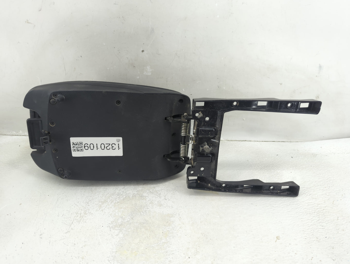 2016 Hyundai Elantra Center Console Armrest Cover Lid P/N:84612-A5100 Fits OEM Used Auto Parts - Oemusedautoparts1.com