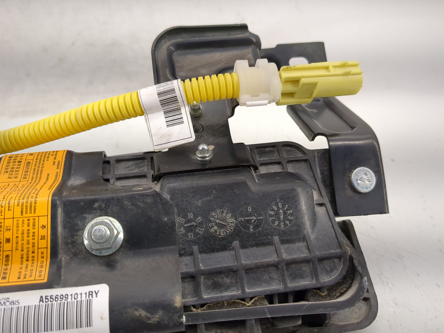 2016-2017 Hyundai Elantra Air Bag Driver Left Knee OEM P/N:56970A5100RY Fits Fits 2016 2017 OEM Used Auto Parts - Oemusedaut