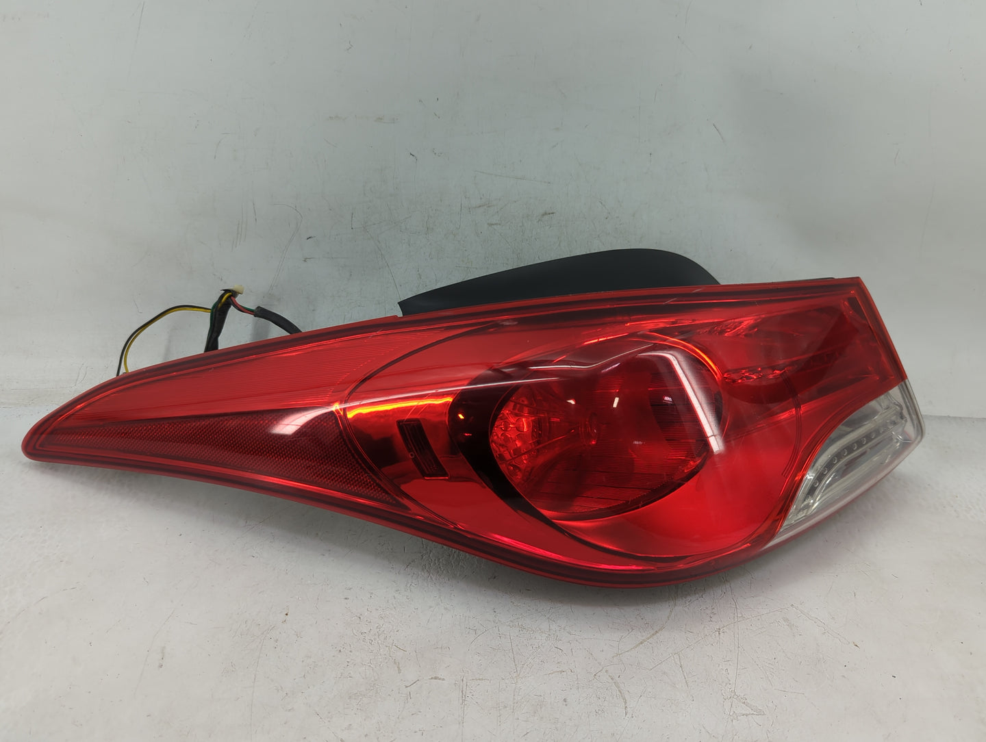 2014-2016 Hyundai Elantra Tail Light Assembly Driver Left OEM P/N:92401-3Y Fits Fits 2014 2015 2016 OEM Used Auto Parts - Oe