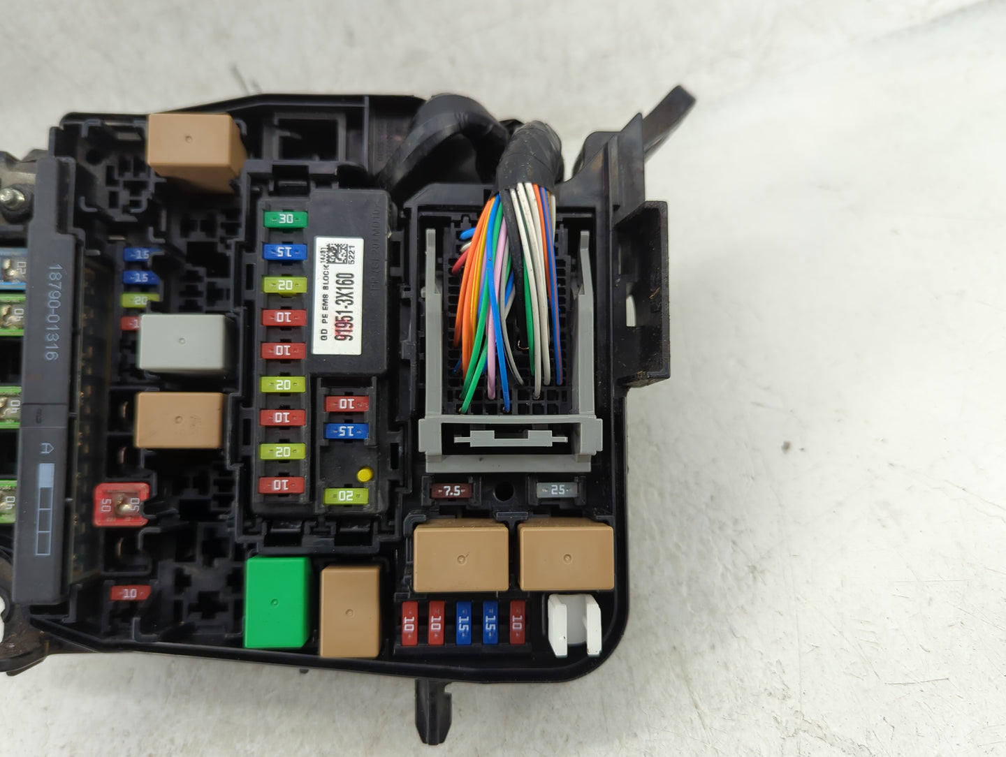 2016-2017 Hyundai Elantra Fusebox Fuse Box Panel Relay Module P/N:91248 A5400A Fits Fits 2016 2017 OEM Used Auto Parts - Oem