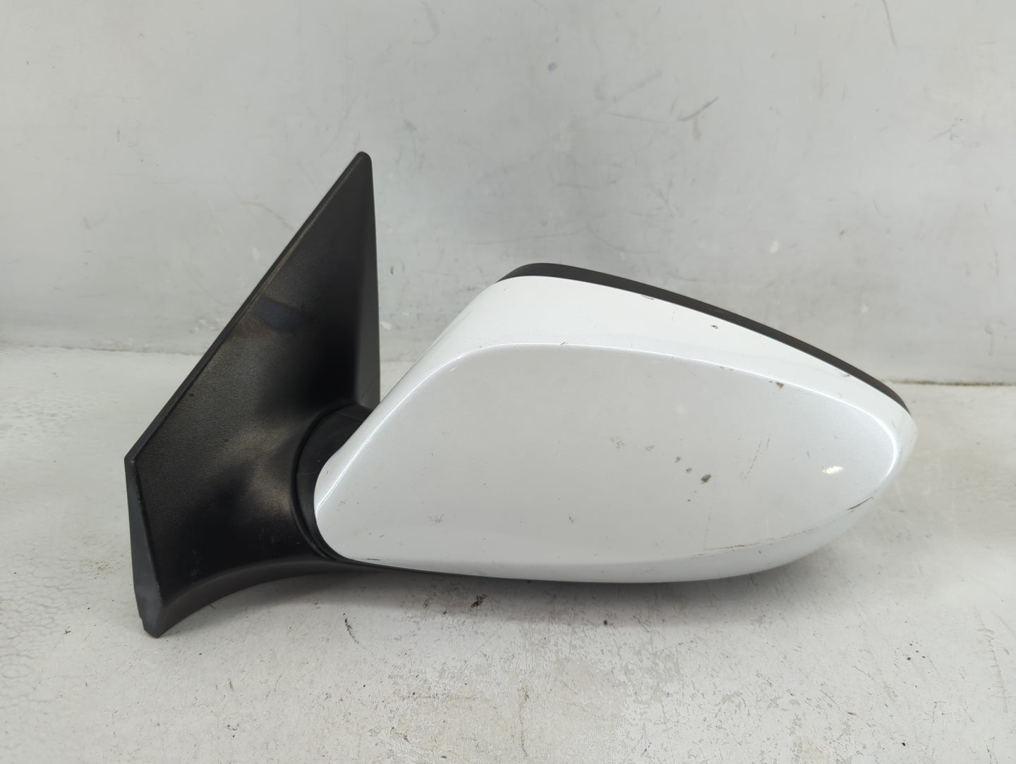 2015-2016 Hyundai Elantra Driver Side View Mirror - Left Door Mirror OEM Used - Oemusedautoparts1.com