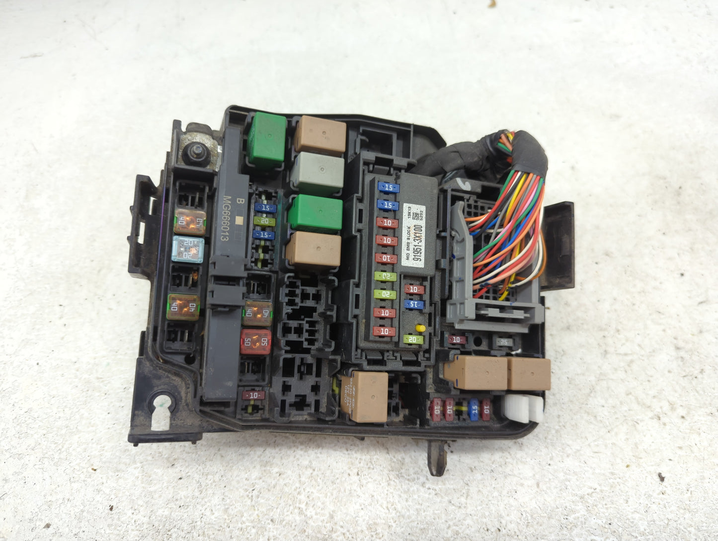 2014-2016 Hyundai Elantra Fusebox Fuse Box Panel Relay Module P/N:91956-00035 91951-3X710 Fits Fits 2014 2015 2016 OEM Used 