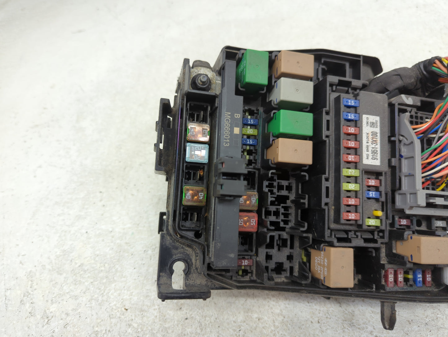 2014-2016 Hyundai Elantra Fusebox Fuse Box Panel Relay Module P/N:91956-00035 91951-3X710 Fits Fits 2014 2015 2016 OEM Used 