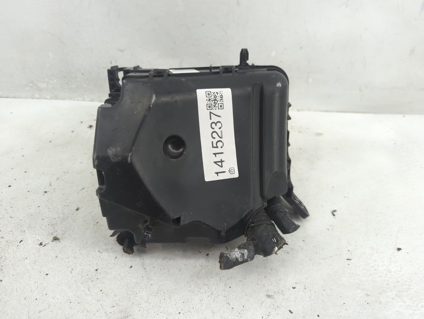 2016-2017 Hyundai Elantra Fusebox Fuse Box Panel Relay Module P/N:91950-A5742 Fits Fits 2016 2017 OEM Used Auto Parts - Oemu