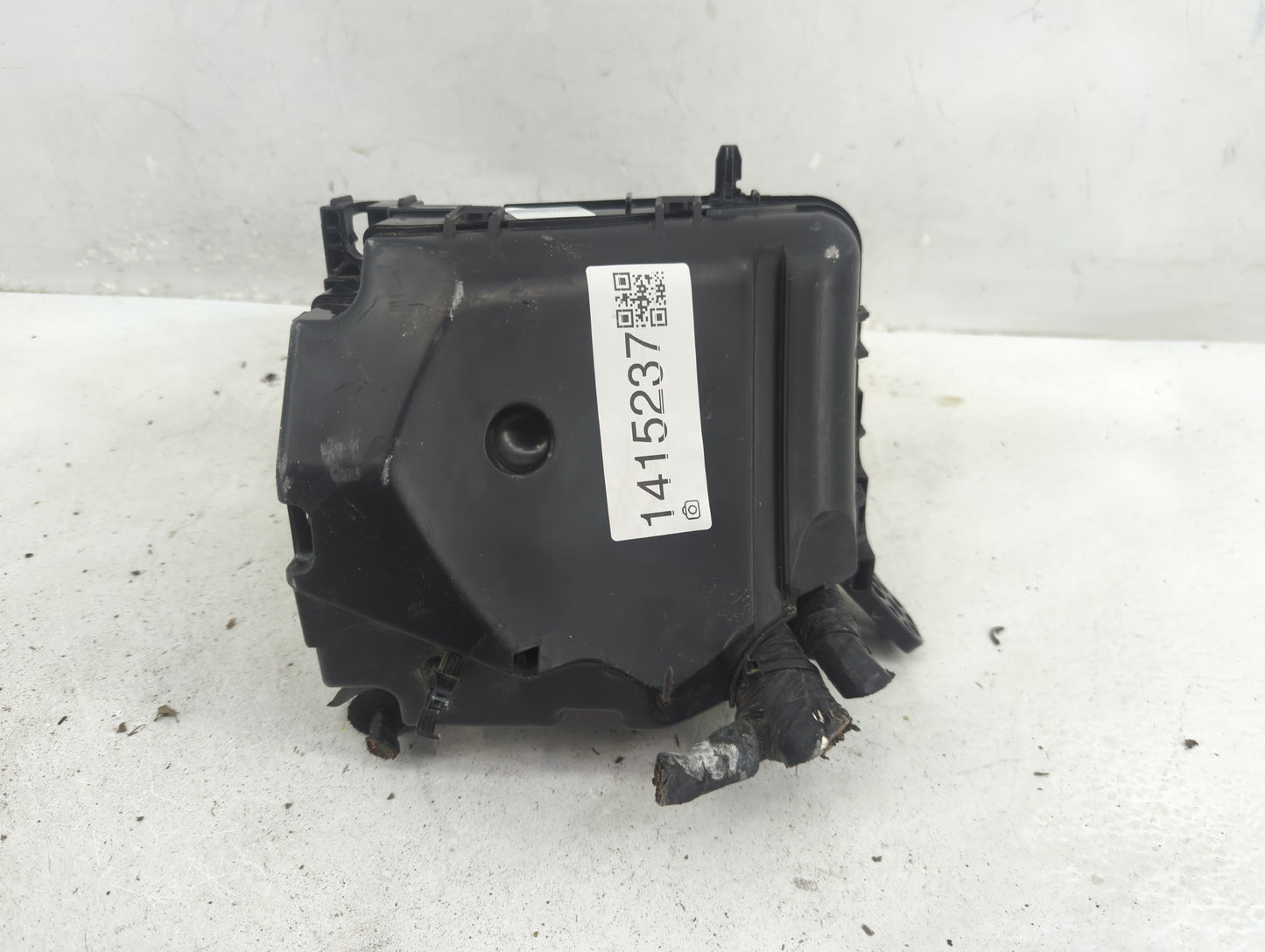 2016-2017 Hyundai Elantra Fusebox Fuse Box Panel Relay Module P/N:91950-A5742 Fits Fits 2016 2017 OEM Used Auto Parts - Oemu