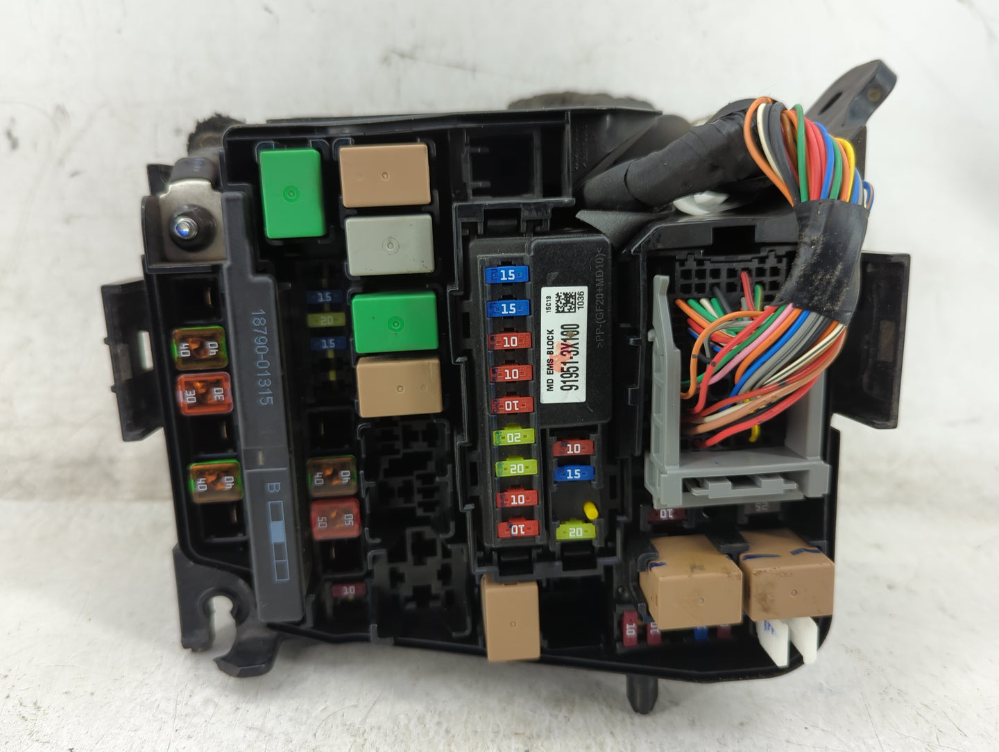 2016-2017 Hyundai Elantra Fusebox Fuse Box Panel Relay Module P/N:91951-3X160 Fits Fits 2016 2017 OEM Used Auto Parts - Oemu