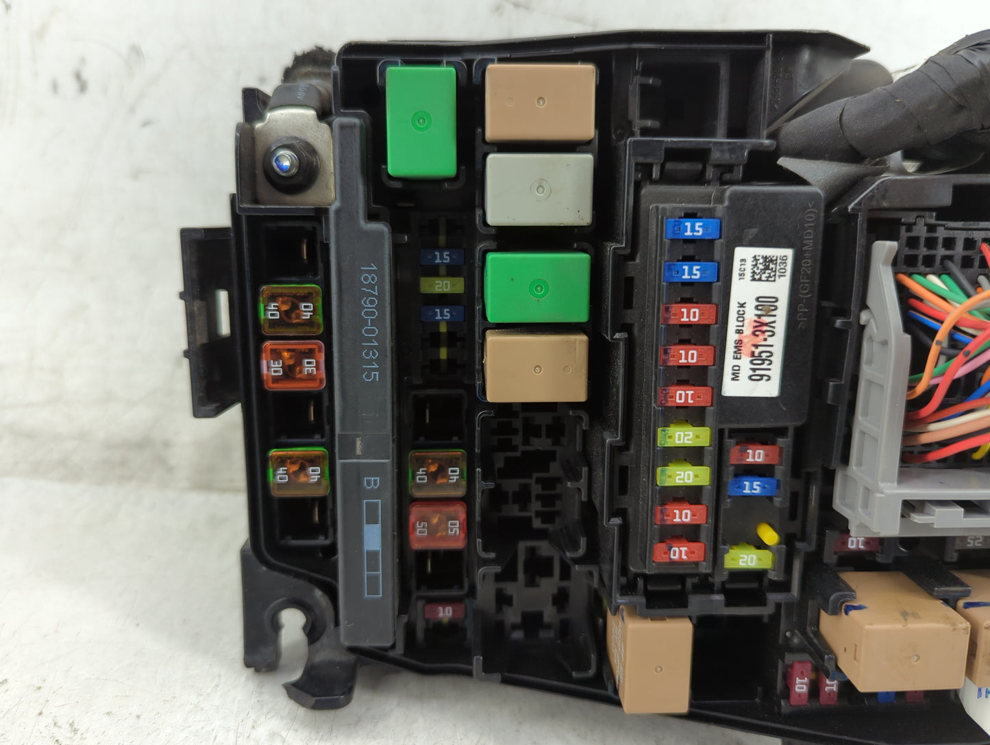 2016-2017 Hyundai Elantra Fusebox Fuse Box Panel Relay Module P/N:91951-3X160 Fits Fits 2016 2017 OEM Used Auto Parts - Oemu
