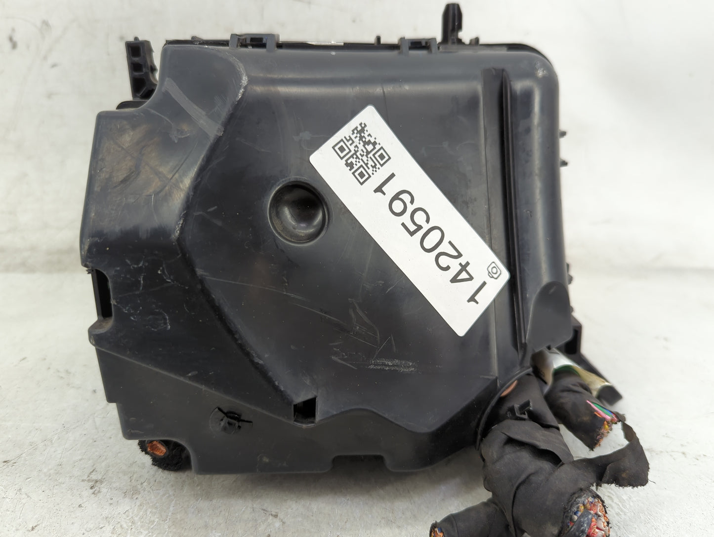 2016-2017 Hyundai Elantra Fusebox Fuse Box Panel Relay Module P/N:91951-3X160 Fits Fits 2016 2017 OEM Used Auto Parts - Oemu