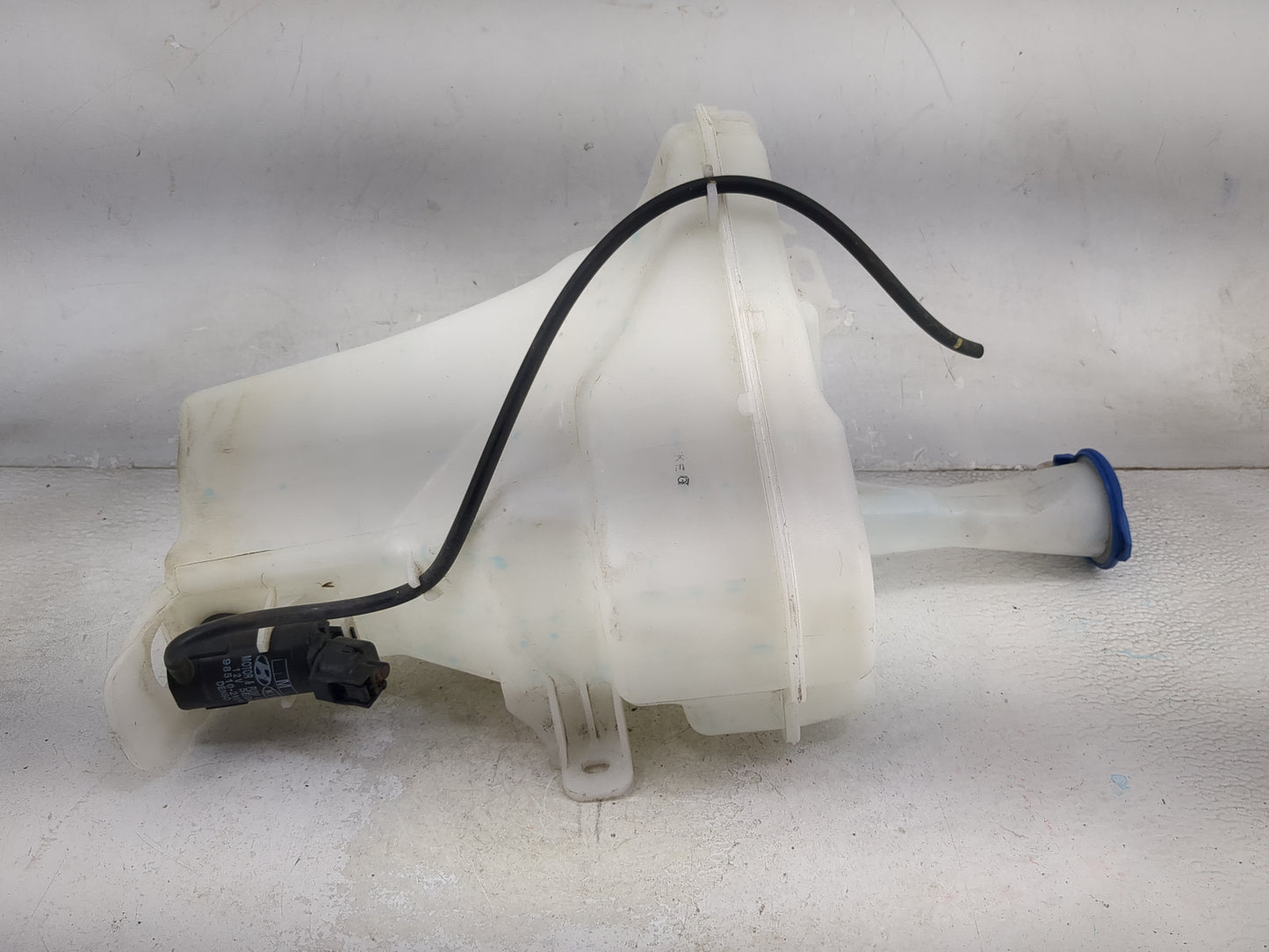 2014-2016 Hyundai Elantra Windshield Washer Fluid Reservoir Bottle Oem 1473919 - Oemusedautoparts1.com