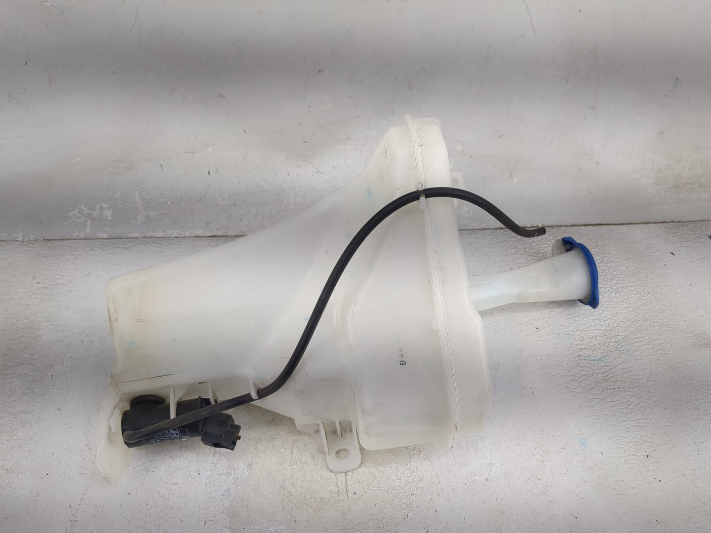 2014-2016 Hyundai Elantra Windshield Washer Fluid Reservoir Bottle Oem 1473919 - Oemusedautoparts1.com