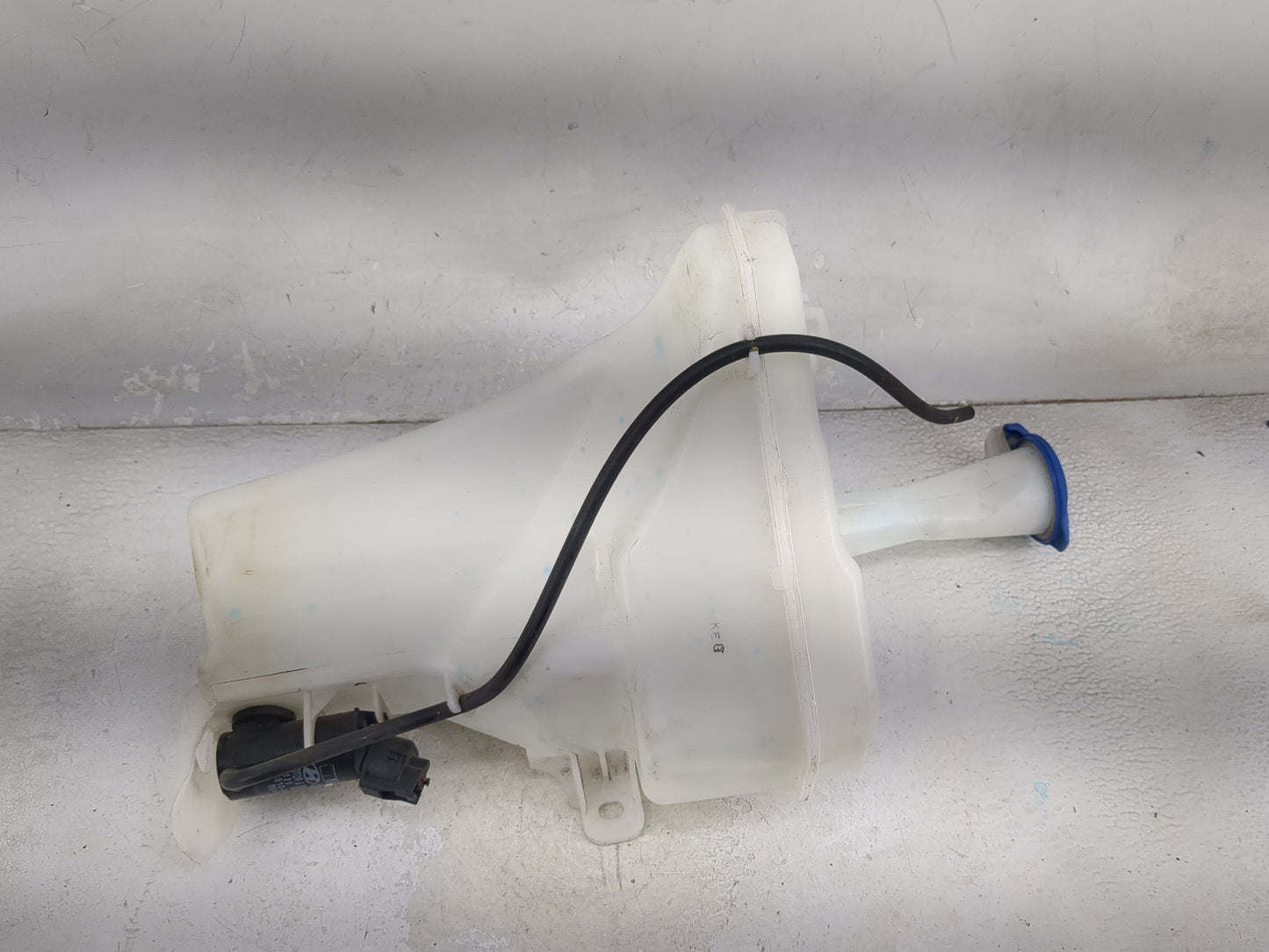 2014-2016 Hyundai Elantra Windshield Washer Fluid Reservoir Bottle Oem 1473919 - Oemusedautoparts1.com
