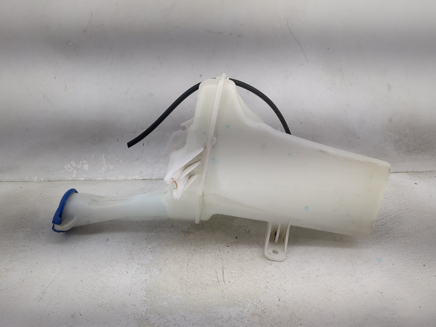 2014-2016 Hyundai Elantra Windshield Washer Fluid Reservoir Bottle Oem 1473919 - Oemusedautoparts1.com
