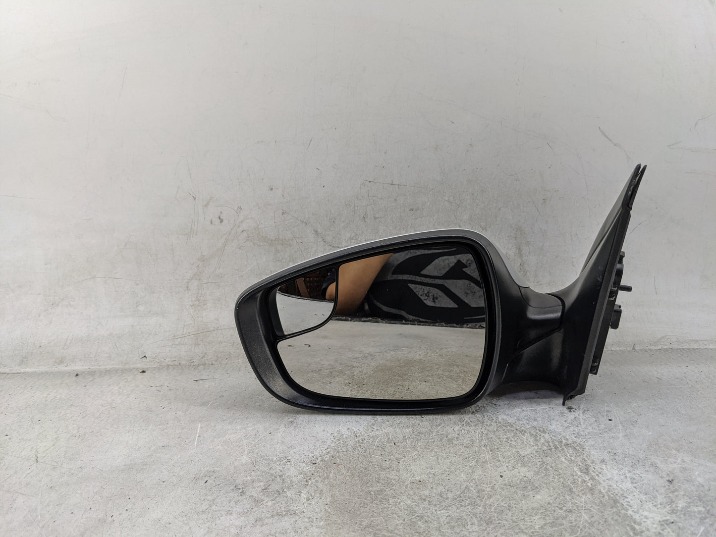 2016 Hyundai Elantra Driver Side View Mirror - Left Door Mirror OEM Used - Oemusedautoparts1.com