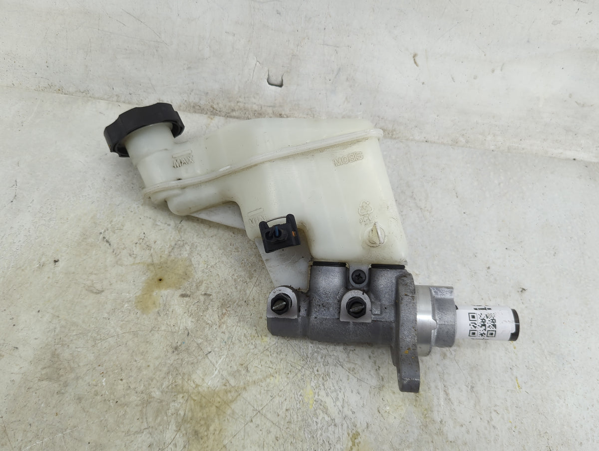 Hyundai Elantra Brake Master Cylinder 1496714 - Oemusedautoparts1.com
