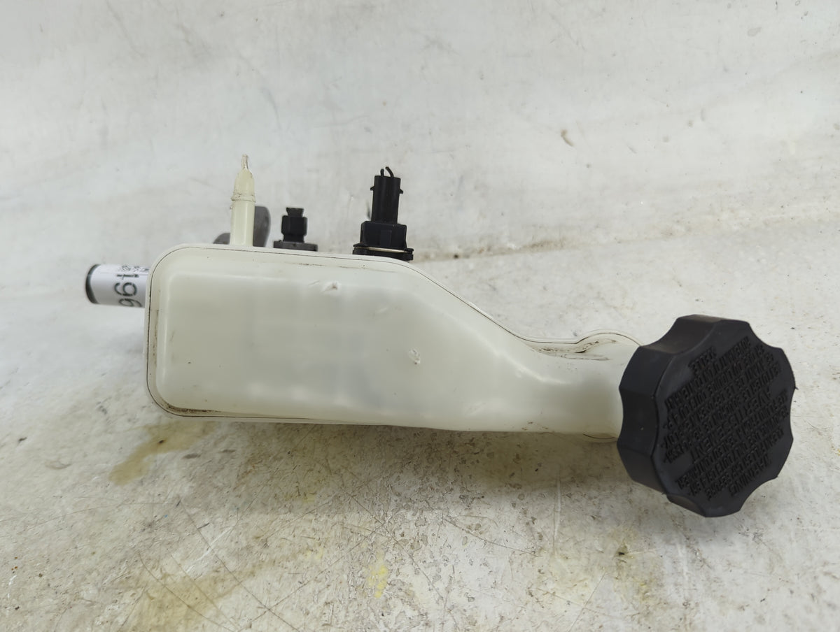 Hyundai Elantra Brake Master Cylinder 1496714 - Oemusedautoparts1.com