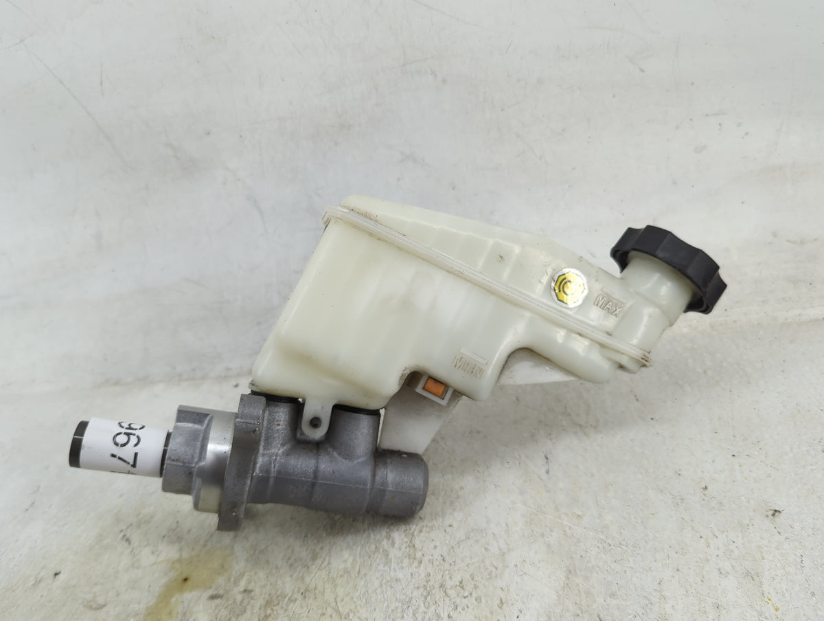 Hyundai Elantra Brake Master Cylinder 1496714 - Oemusedautoparts1.com