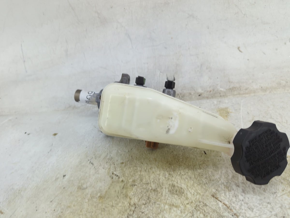 2011-2016 Hyundai Elantra Brake Master Cylinder 1496760 - Oemusedautoparts1.com