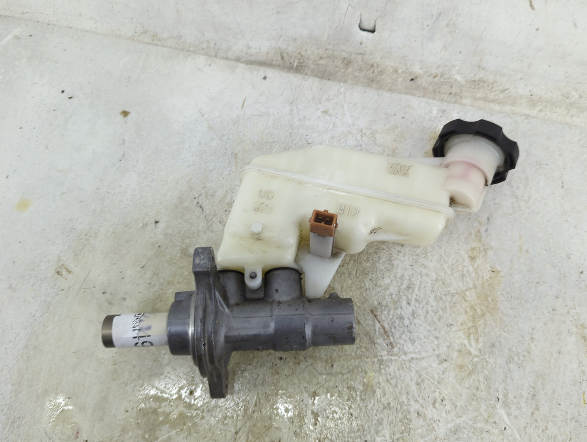 2011-2016 Hyundai Elantra Brake Master Cylinder 1496760 - Oemusedautoparts1.com