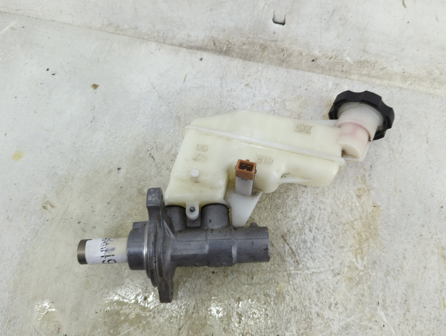 2011-2016 Hyundai Elantra Brake Master Cylinder 1496760 - Oemusedautoparts1.com
