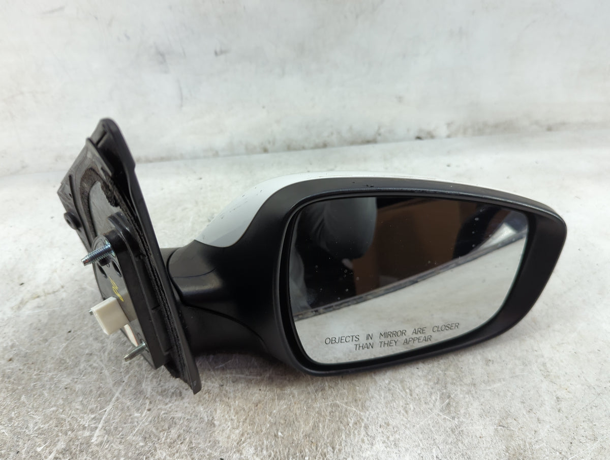2014-2017 Hyundai Elantra Driver Side View Mirror - Left Door Mirror OEM Used - Oemusedautoparts1.com