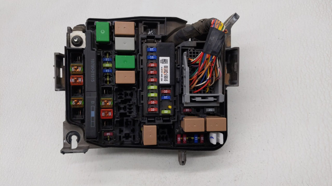 2014-2016 Hyundai Elantra Fusebox Fuse Box Panel Relay Module P/N:91951-3X100 Fits Fits 2014 2015 2016 OEM Used Auto Parts -