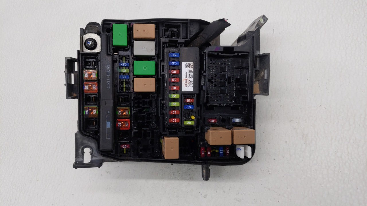 2014-2016 Hyundai Elantra Fusebox Fuse Box Panel Relay Module P/N:91951-3X100 Fits Fits 2014 2015 2016 OEM Used Auto Parts -