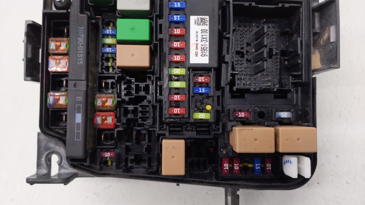 2014-2016 Hyundai Elantra Fusebox Fuse Box Panel Relay Module P/N:91951-3X100 Fits Fits 2014 2015 2016 OEM Used Auto Parts -