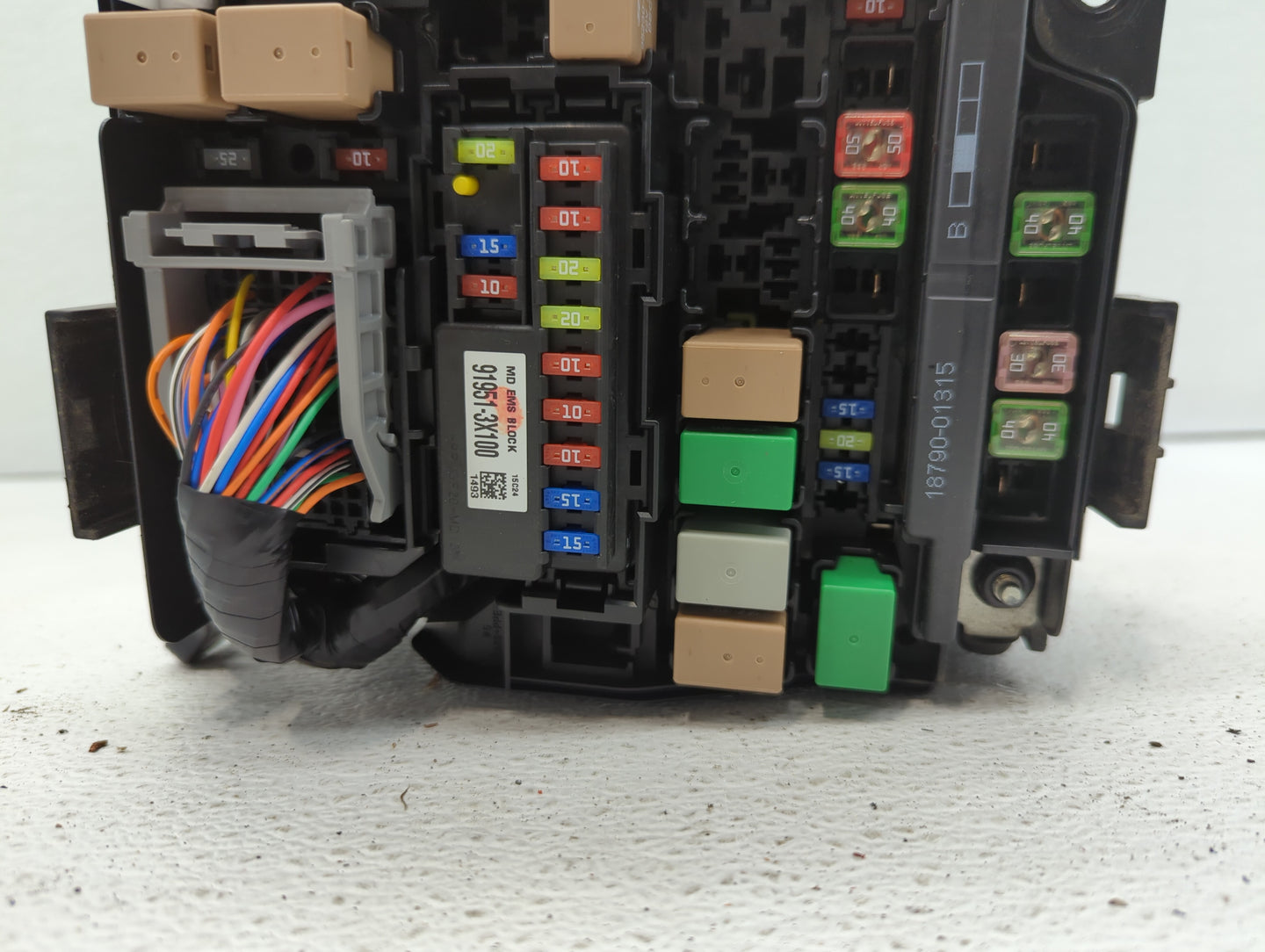 2014-2016 Hyundai Elantra Fusebox Fuse Box Panel Relay Module P/N:919503X510 91265 3X060 Fits Fits 2014 2015 2016 OEM Used A
