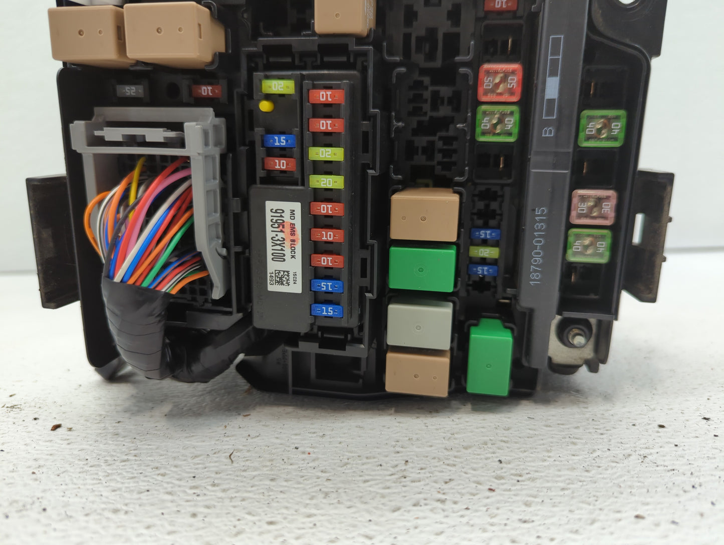 2014-2016 Hyundai Elantra Fusebox Fuse Box Panel Relay Module P/N:919503X510 91265 3X060 Fits Fits 2014 2015 2016 OEM Used A