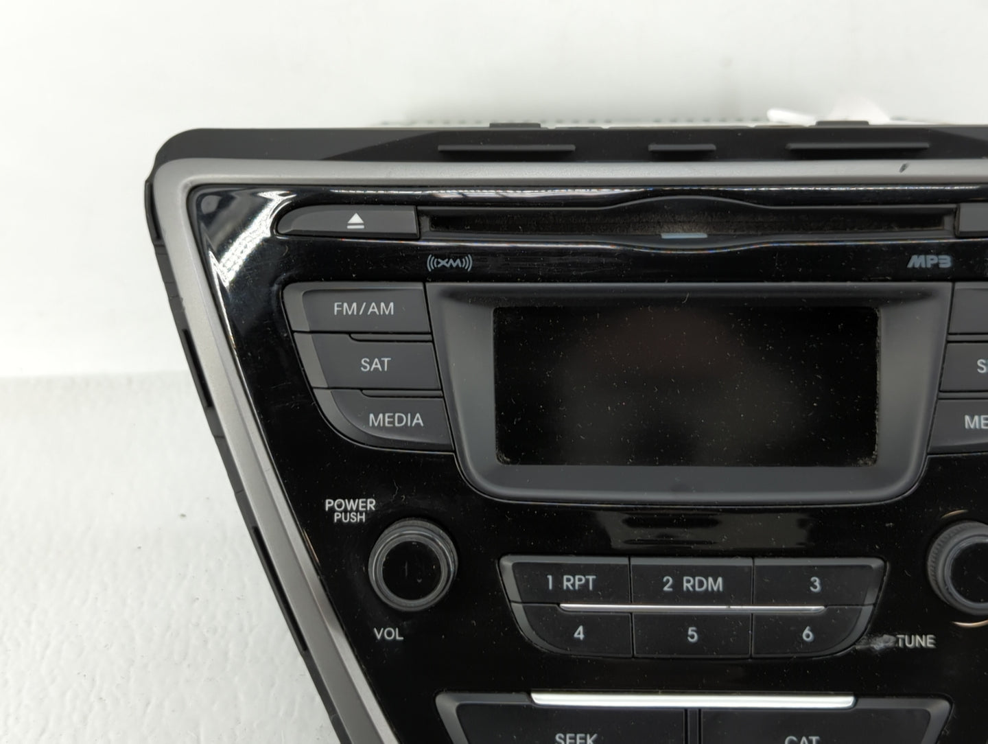 2014-2016 Hyundai Elantra Am Fm Cd Player Radio Receiver - Oemusedautoparts1.com