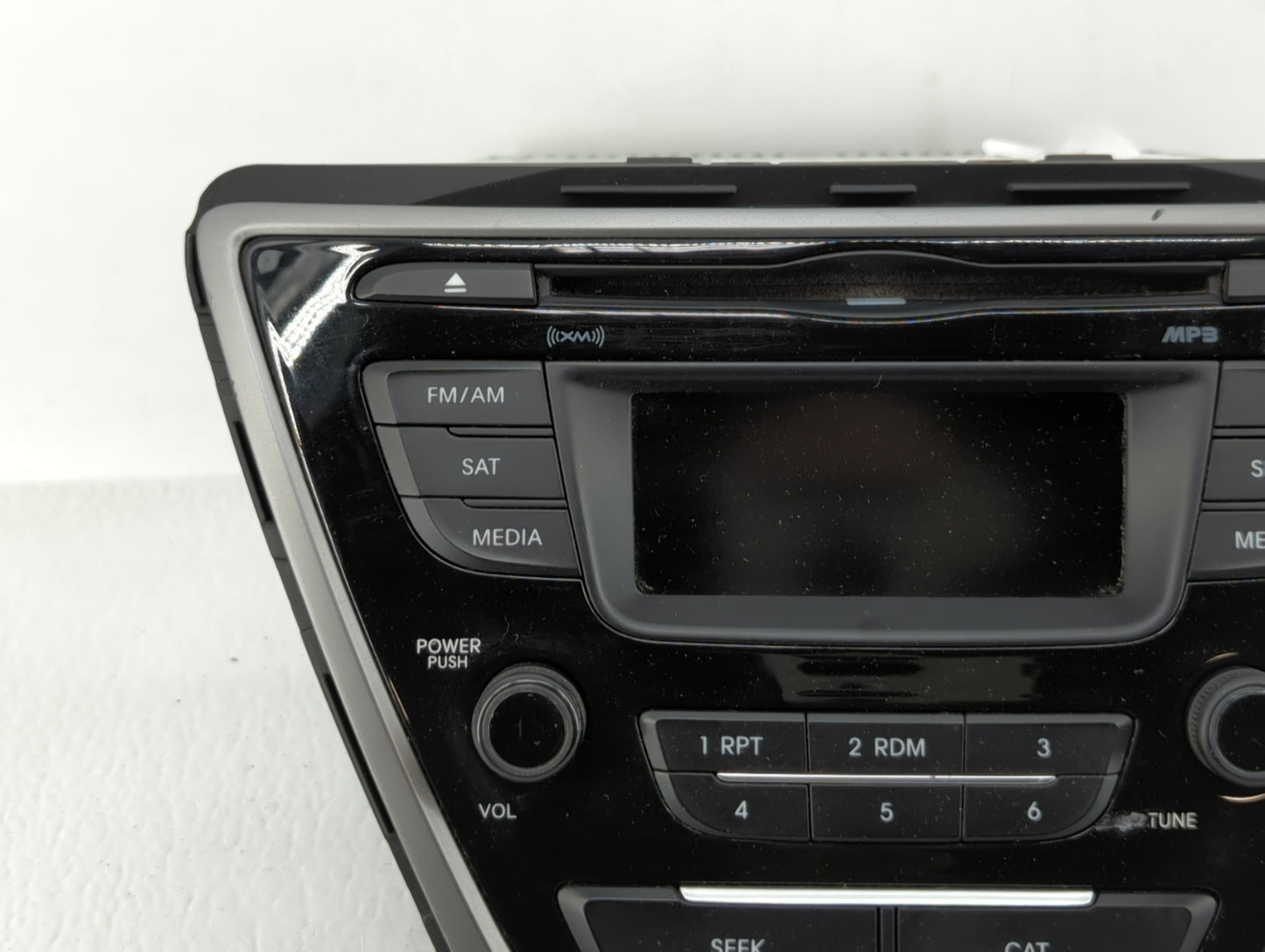 2014-2016 Hyundai Elantra Am Fm Cd Player Radio Receiver - Oemusedautoparts1.com