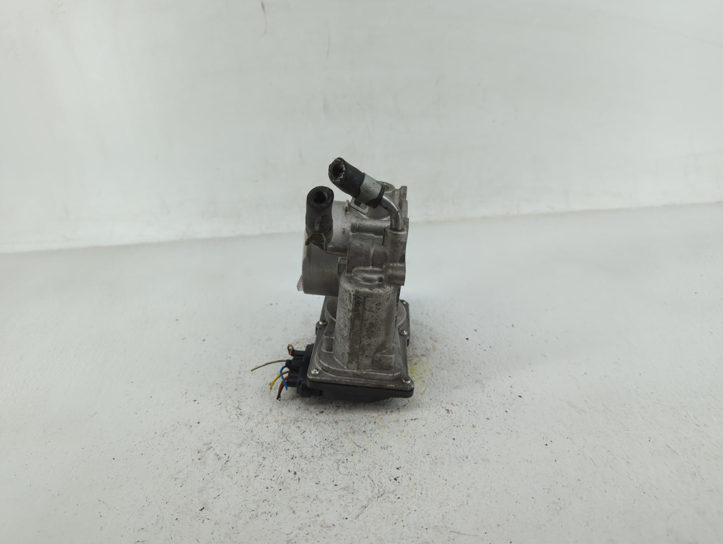 2011-2020 Hyundai Elantra Throttle Body P/N:35100-2E000 35100-2E710 Fits OEM Used Auto Parts - Oemusedautoparts1.com