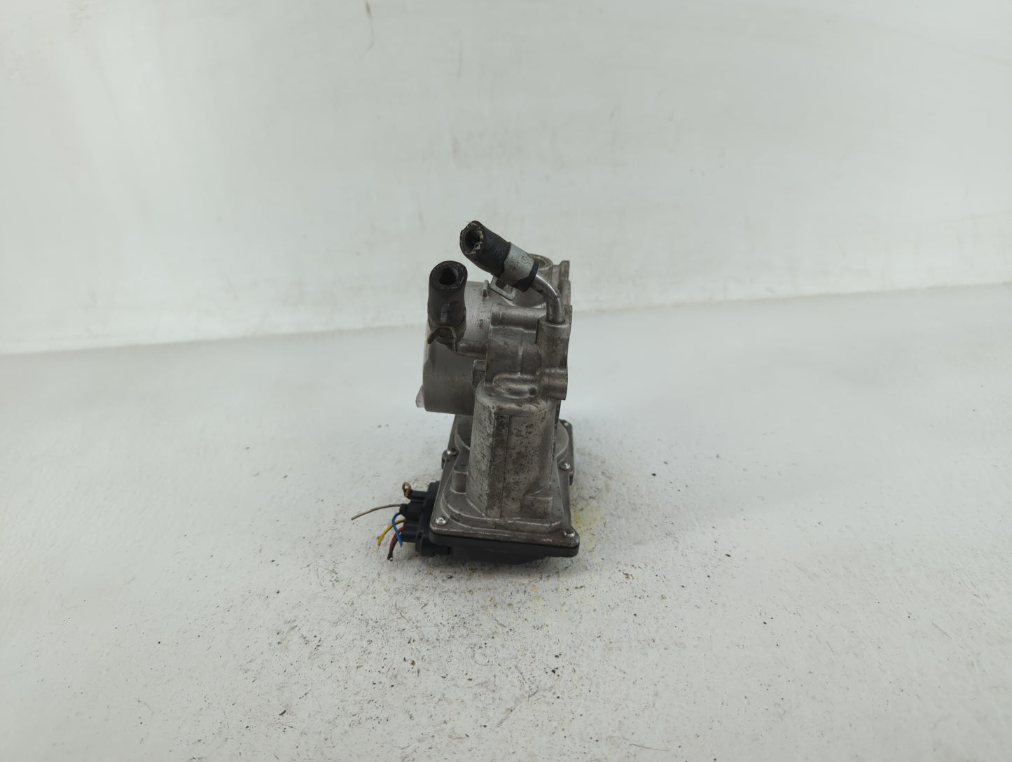 2011-2020 Hyundai Elantra Throttle Body P/N:35100-2E000 35100-2E710 Fits OEM Used Auto Parts - Oemusedautoparts1.com
