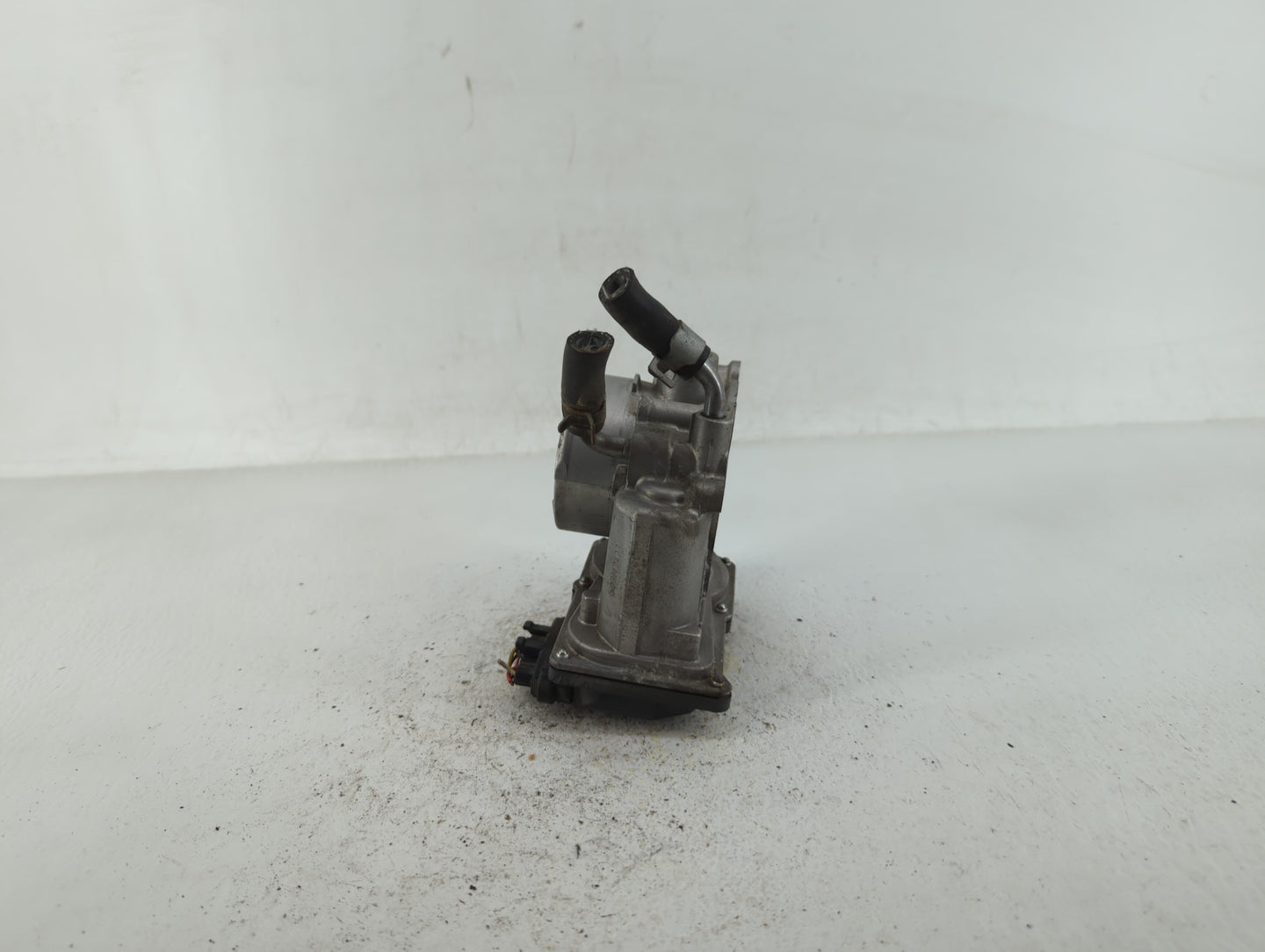 2011-2020 Hyundai Elantra Throttle Body P/N:35100-2E000 35100-2E710 Fits OEM Used Auto Parts - Oemusedautoparts1.com