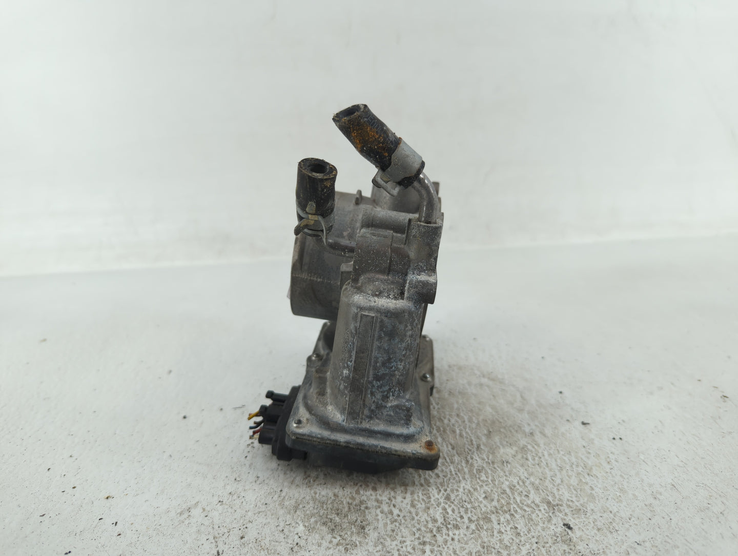 2011-2020 Hyundai Elantra Throttle Body P/N:35100-2E000 35100-2E710 Fits OEM Used Auto Parts - Oemusedautoparts1.com