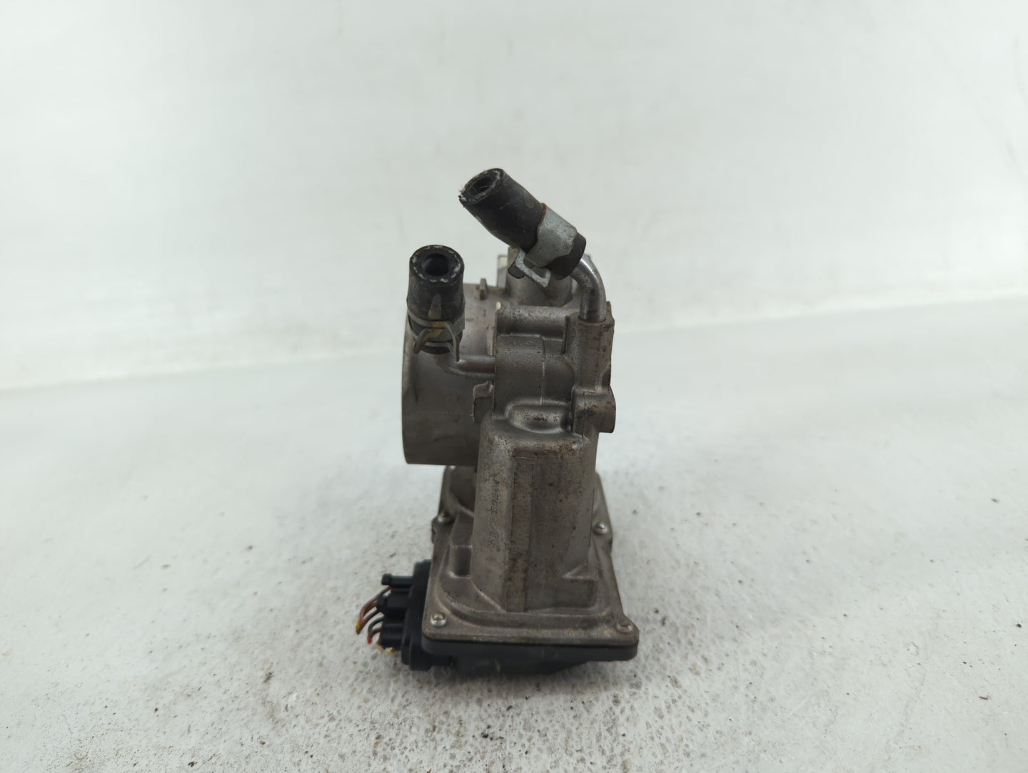 2011-2020 Hyundai Elantra Throttle Body P/N:35100-2E000 35100-2E710 Fits OEM Used Auto Parts - Oemusedautoparts1.com