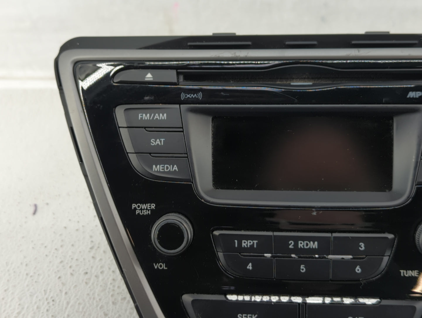 2014-2016 Hyundai Elantra Am Fm Cd Player Radio Receiver - Oemusedautoparts1.com