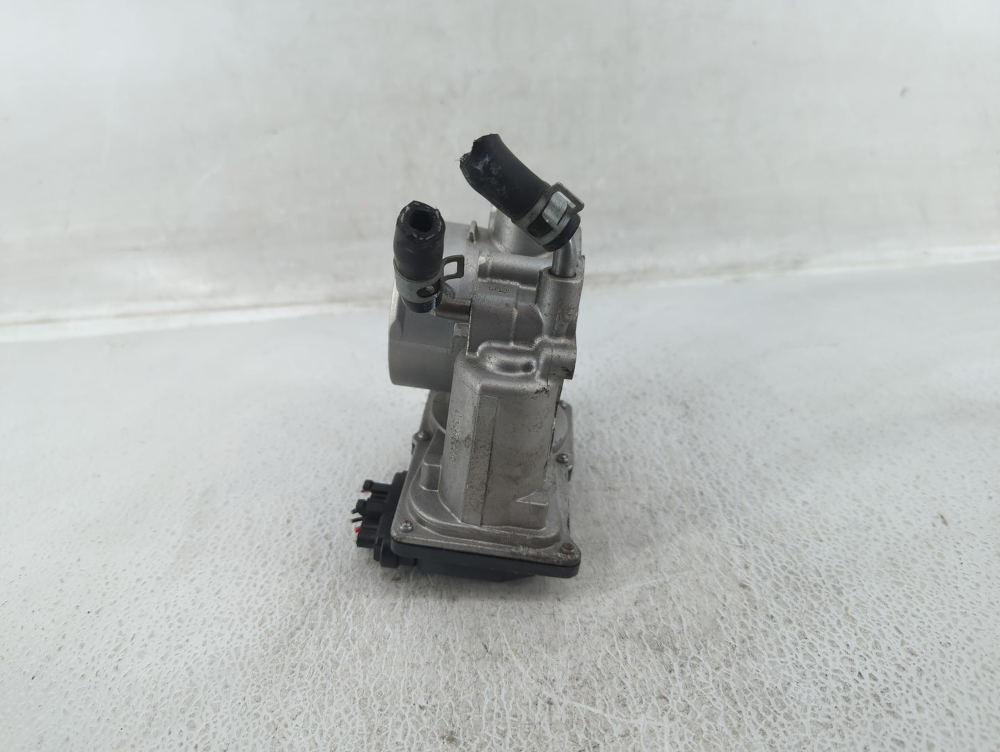 2011-2020 Hyundai Elantra Throttle Body P/N:35100-2E000 Fits Fits 2011 2012 2013 2014 2015 2016 2017 2018 2019 2020 2021 OEM