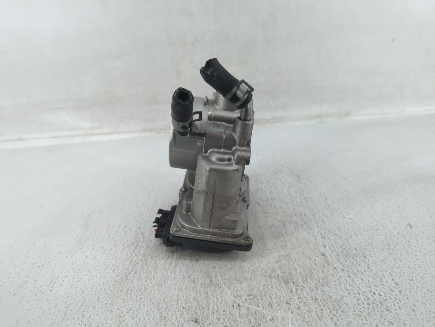 2011-2020 Hyundai Elantra Throttle Body P/N:35100-2E000 Fits Fits 2011 2012 2013 2014 2015 2016 2017 2018 2019 2020 2021 OEM