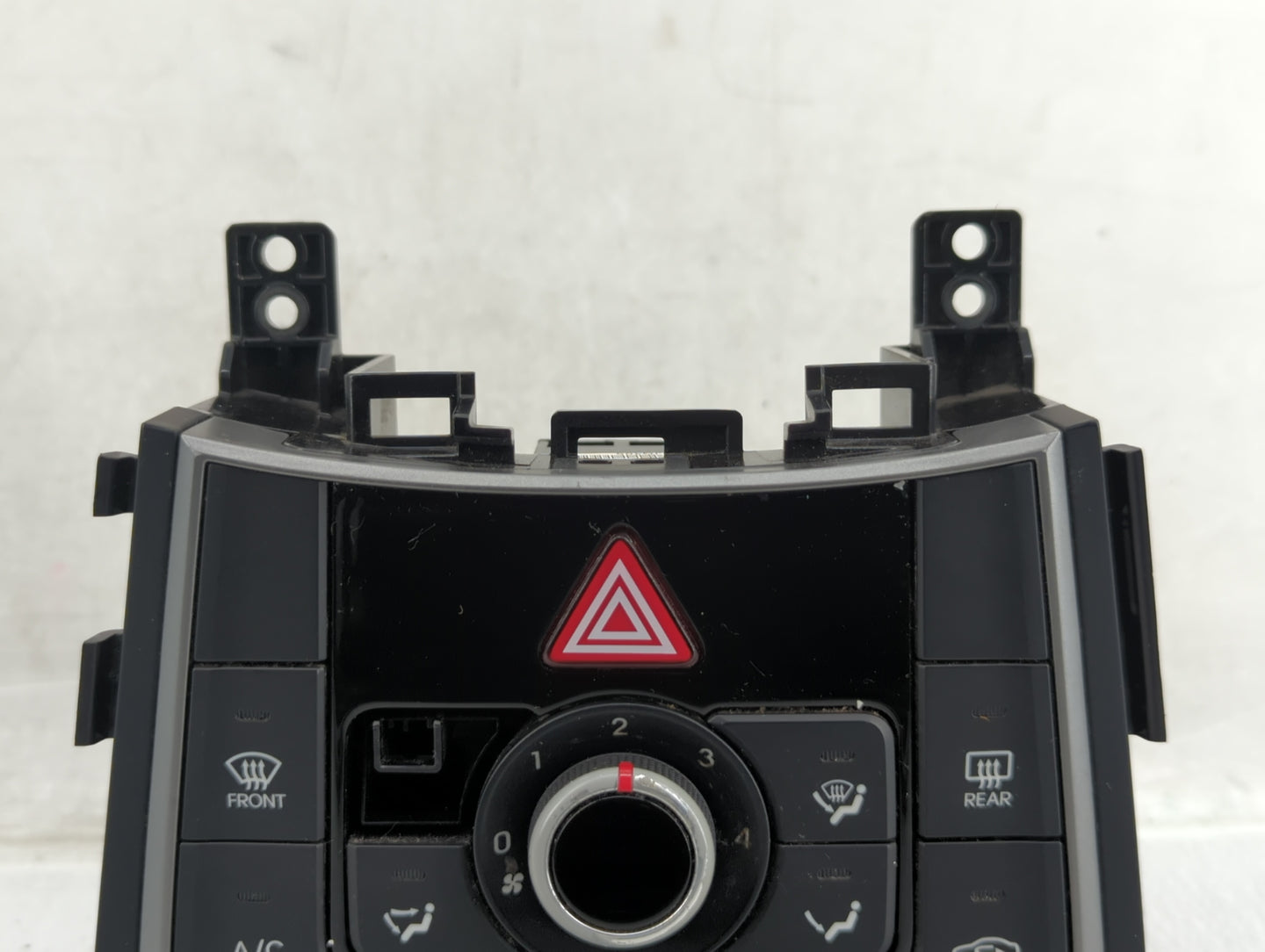 2014-2016 Hyundai Elantra Climate Control Module Temperature AC/Heater Replacement P/N:97250-3XCC0 97250-3XCD1 Fits OEM Used